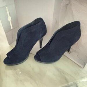 Nine West Navy Heel